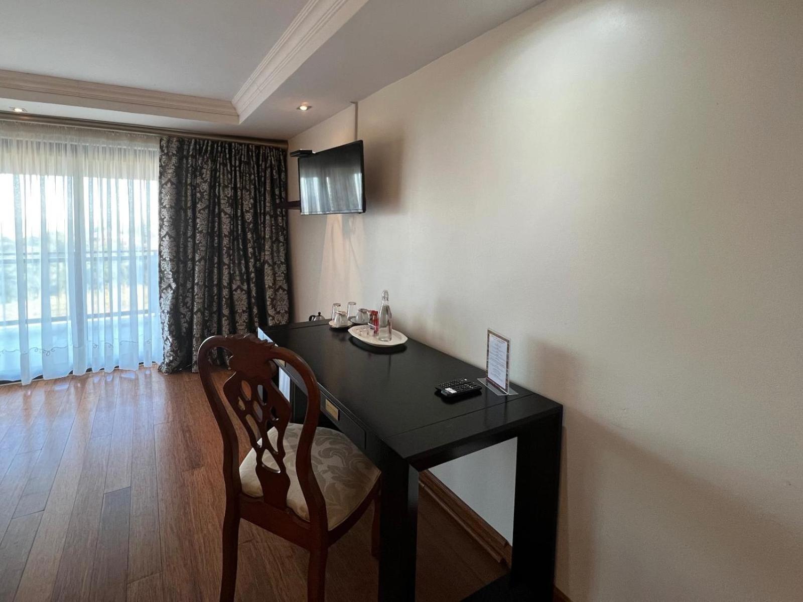 Kalashe Bed & Breakfast Іст-Лондон Номер фото